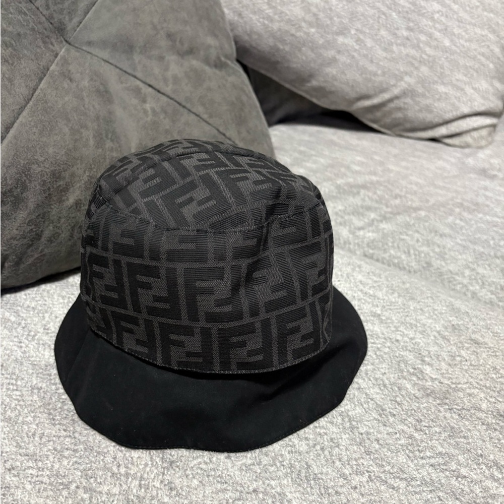 Fendi Black and Yellow Luxury Bucket Hat (Reversible) (Size L) (Unisex) - Picture 7 of 8